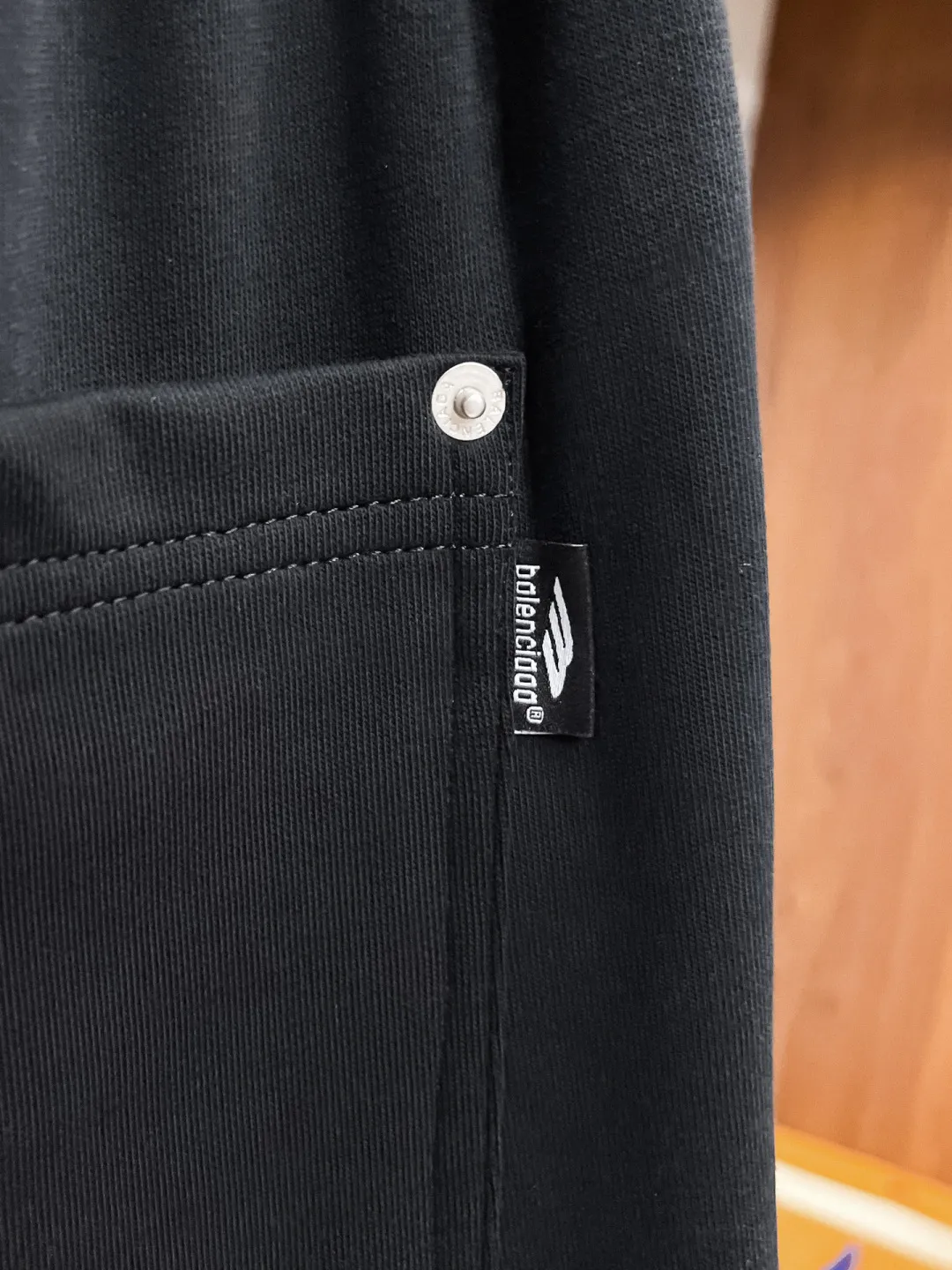 Balenciaga's three-standard complete 2026 summer New Arrival men's casual shorts, advanced custom-made Breathable fabric, Breathable fabric, extremely stretchy and comfortable, impeccable details, top-grade accessories, original logo design concept, delicate and soft feel! The upper body fit is awesome! Size: M-XXXL Please state your height and weight when ordering
